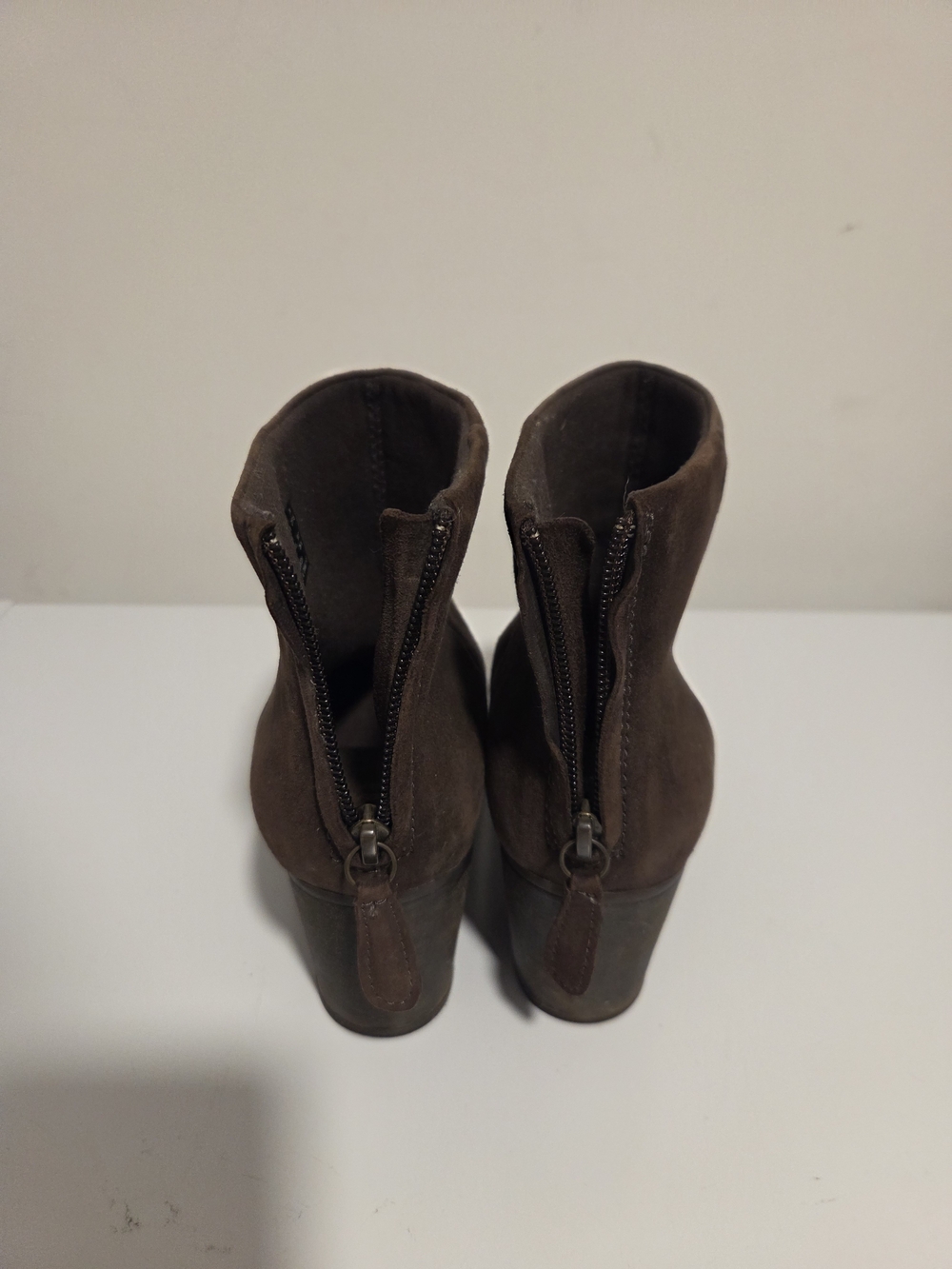 Clarks Dark Brown Suede Ankle Booties with Block Heel Boots Fall Autumn Cute - Picture 4 of 7